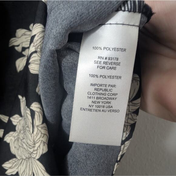 Tahari Black and Cream Floral Blouse Button Down top - Picture 4 of 5